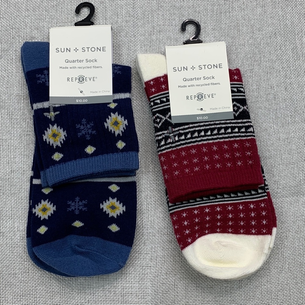Sun + Stone Men's Snowflake Half-Calf and Aztec Print Holiday Quarter  Socks